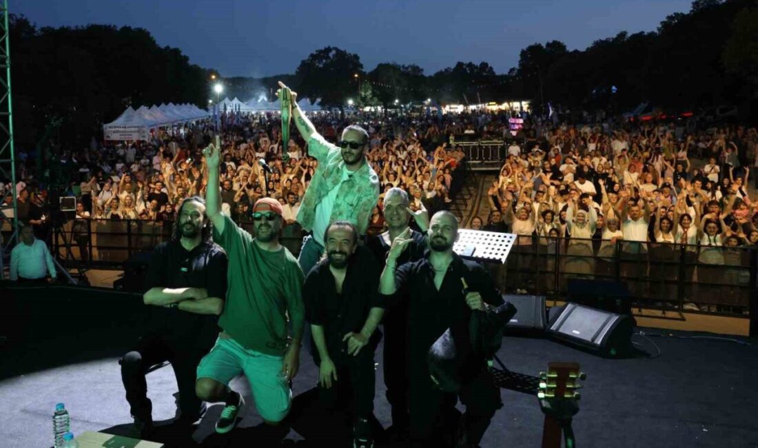 2. Nilüfer Karadeniz Festivali’nin ikinci günü de dolu dolu geçti.