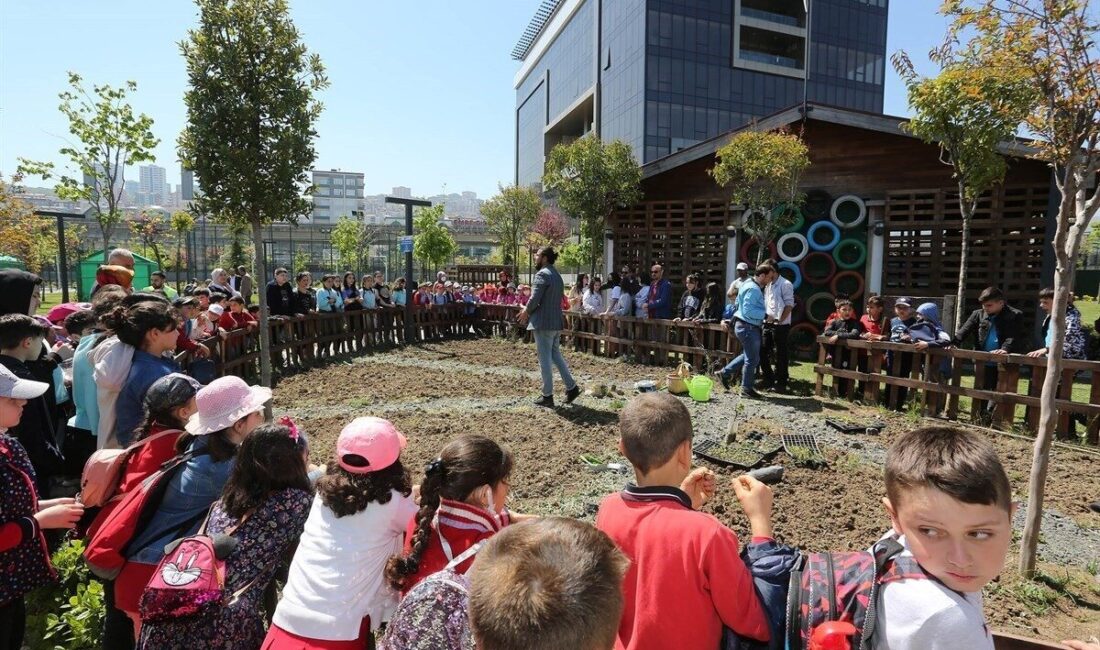 Samsun Canik Belediyesi’nin Ödüllü Canik Sıfır Atık Köyü’nde gençler sıfır