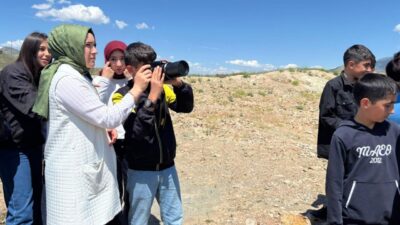 Erzurum’un Oltu ilçesinde bulunan Mehmet Akif Ersoy Ortaokulu’nda öğrencilerin doğaya
