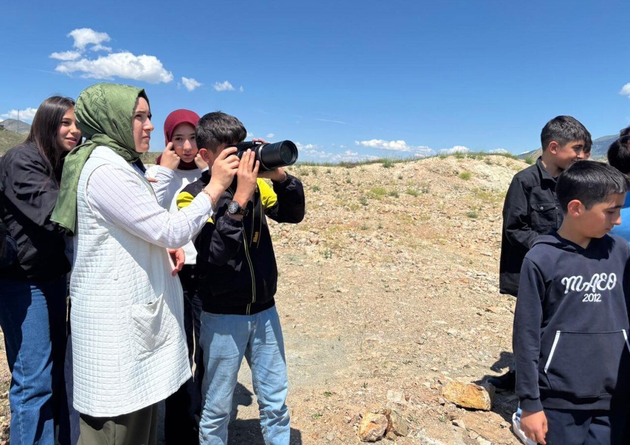 Erzurum’un Oltu ilçesinde bulunan Mehmet Akif Ersoy Ortaokulu’nda öğrencilerin doğaya