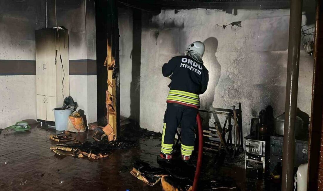 Ordu’nun Perşembe ilçesinde cami lojmanında çıkan yangında imam yaralandı, 3