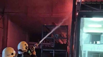 Ordu’nun Ünye ilçesinde sanayi sitesindeki bir iş yerinde çıkan yangın,