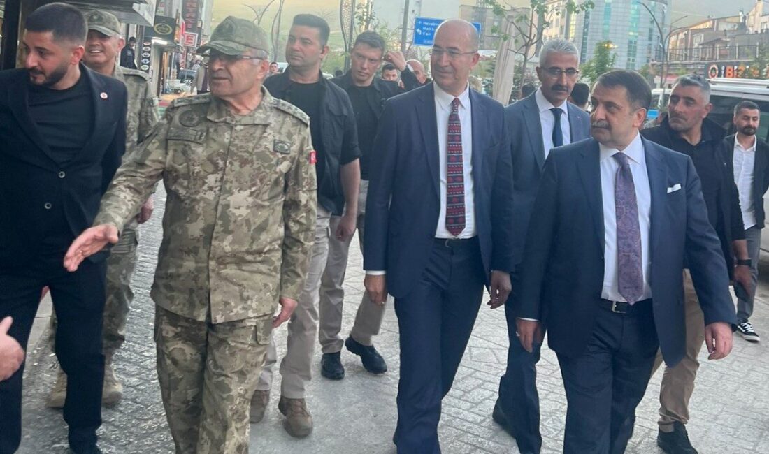 Kara Kuvvetleri Komutanı Orgeneral Metin Tokel, bir dizi ziyaret ve