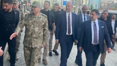 Kara Kuvvetleri Komutanı Orgeneral Metin Tokel, bir dizi ziyaret ve