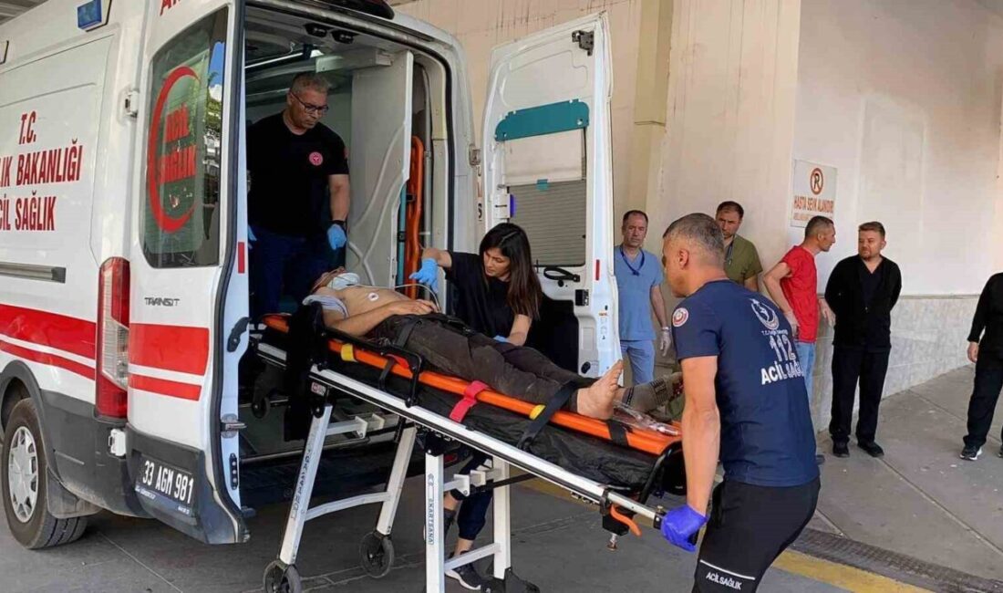 Mersin’in Erdemli ilçesinde hafif ticari araçla ile otomobilin çarpışması sonucu