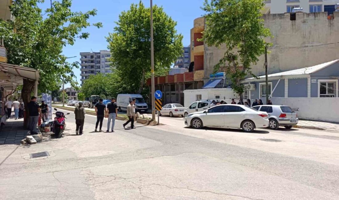 Adıyaman’da otomobil ile motosikletin çarpışması sonucu 1 kişi ağır yaralandı.