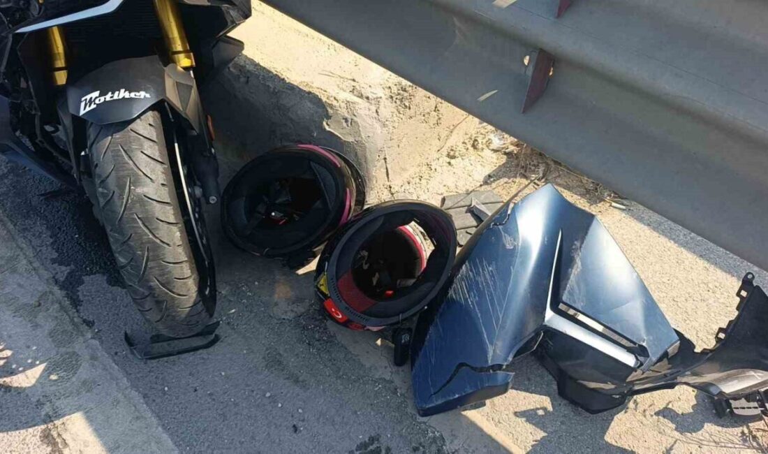 Antalya’nın Manavgat ilçesinde motosiklet ile otomobilin çarpışması sonucu meydana gelen