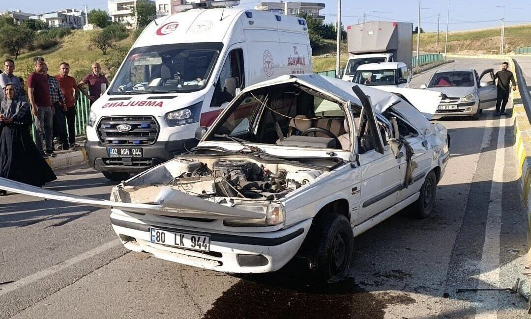 Adıyaman’da kontrolden çıkan otomobilin takla atması sonucu 1 kişi yaralandı.