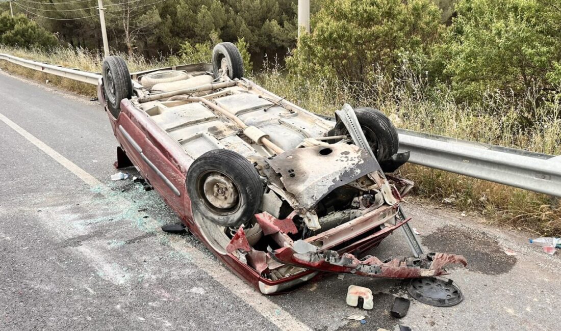 Manisa’nın Kula ilçesinde kontrolden çıkan otomobilin takla attığı kazada 2