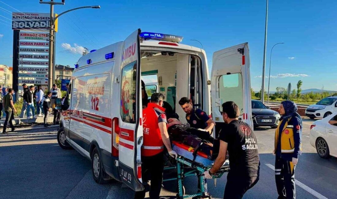 Afyonkarahisar’da otomobil ile tur otobüsünün çarpışması sonucu meydana gelen trafik