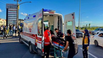 Afyonkarahisar’da otomobil ile tur otobüsünün çarpışması sonucu meydana gelen trafik