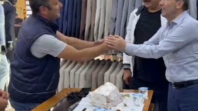 Pendik Belediye Başkanı Ahmet Cin’in esnaf ziyareti sırasında konuşan bir