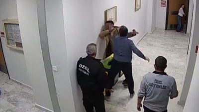 Eskişehir’deki Sivrihisar Devlet Hastanesi’npersoneli darbeden müdür açığa alındı. Sivrihisar Devlet