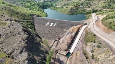 Bayburt’un Aydıntepe ilçesinde yapımı tamamlanan Pınargözü Göleti’nin tarım arazilerine su