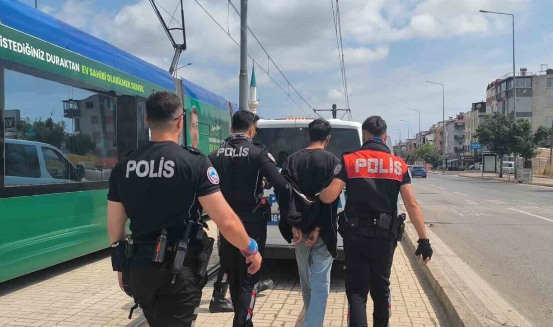 Antalya’da polisin durumundan şüphelendiği ve ekipleri görünce kaçmaya başlayan şahıs