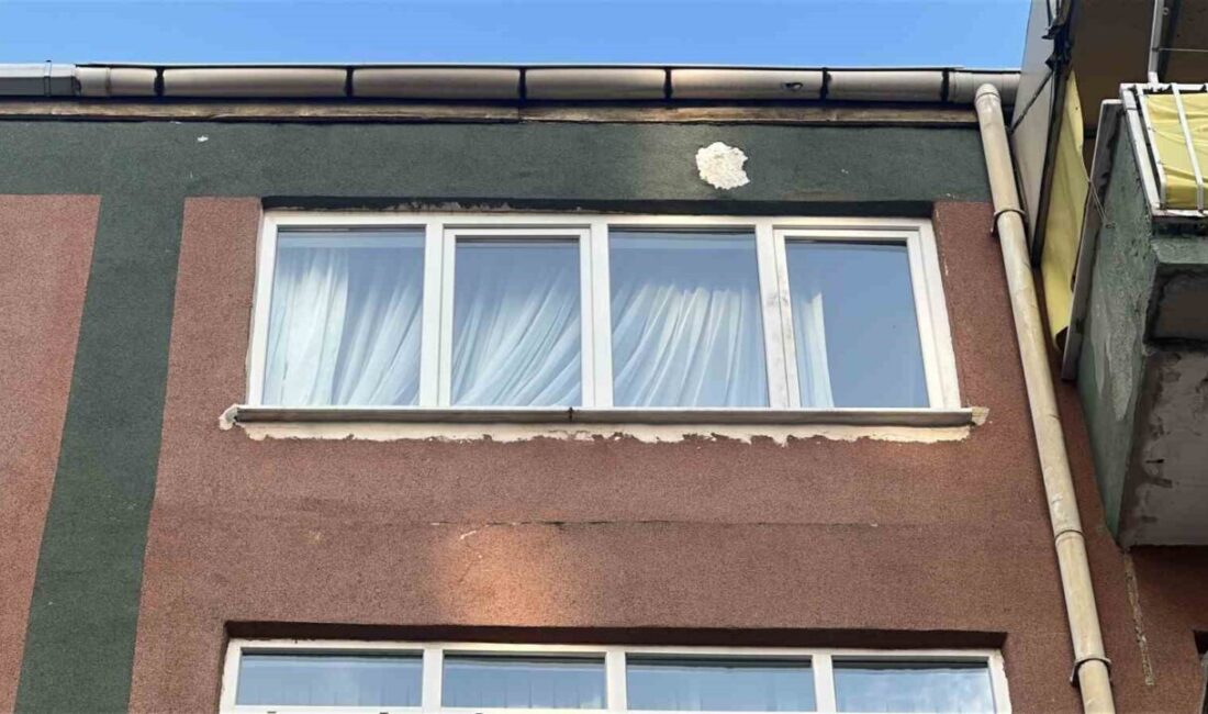 Samsun’un Atakum ilçesinde apartmanın 5. katındaki pencereden düşen 1,5 yaşındaki