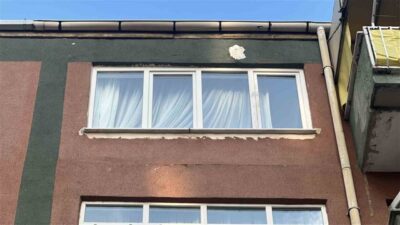 Samsun’un Atakum ilçesinde apartmanın 5. katındaki pencereden düşen 1,5 yaşındaki