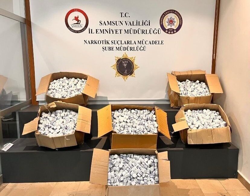 Samsun’da narkotik ekiplerince durdurulan kiralık araçta yapılan aramada 225 bin