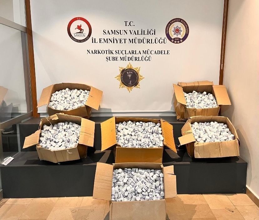 Samsun’da narkotik ekiplerince durdurulan kiralık araçta yapılan aramada 225 bin