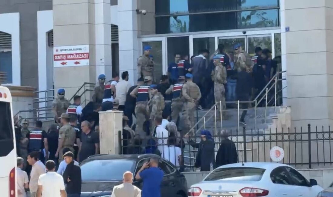 Şanlıurfa’nın Siverek ilçesinde uyuşturucu madde ticaretine yönelik düzenlenen geniş çaplı