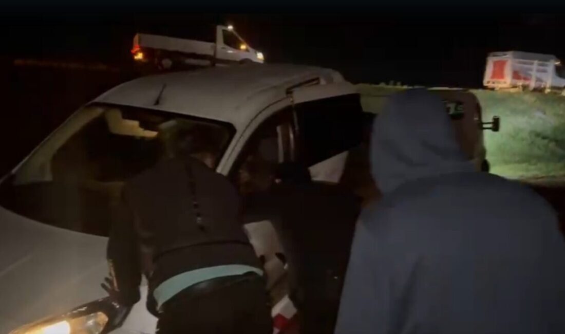 Sarıkamış’ta meydana gelen trafik kazasında 2 araç çarpıştı. Kazada can