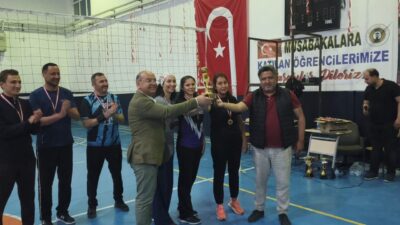 Afyonkarahisar’ın Hocalar ilçesinde Türk Eğitim-Sen tarafından Şehit Öğretmen Fatma Nur