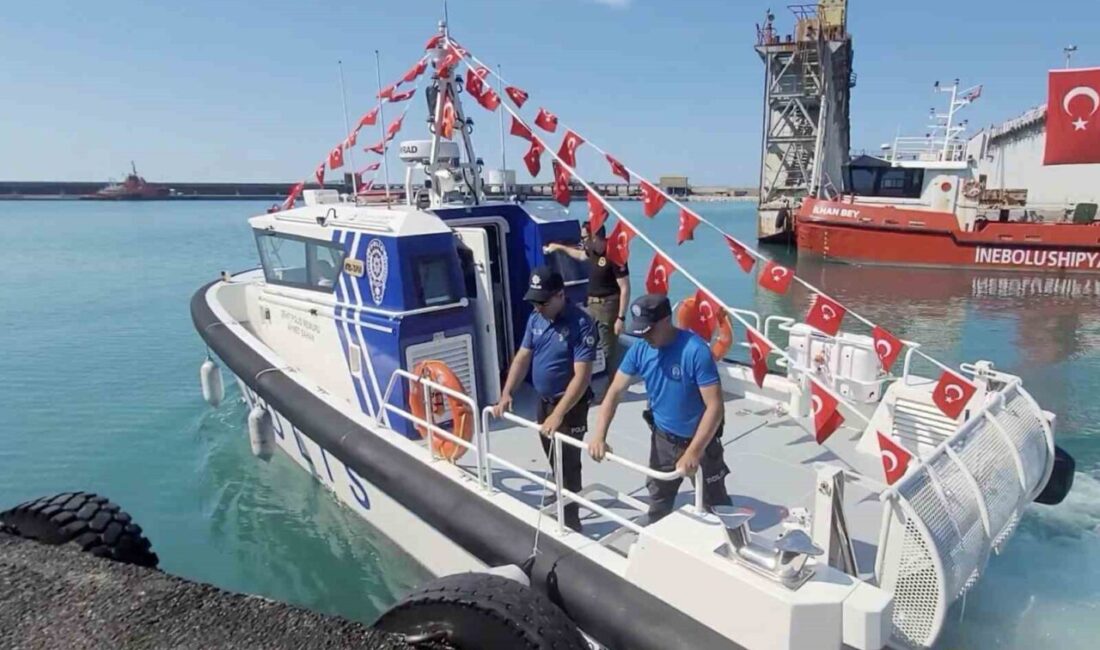 Kastamonu’da İl Emniyet Müdürlüğü’ne kazandırılan deniz kontrol botu düzenlenen törenle