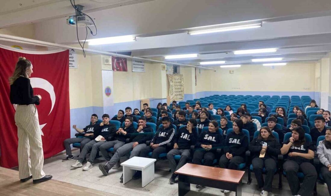 Manisa’nın Selendi ilçesinde dört lisede yaklaşık 350 öğrenciye yönelik düzenlenen