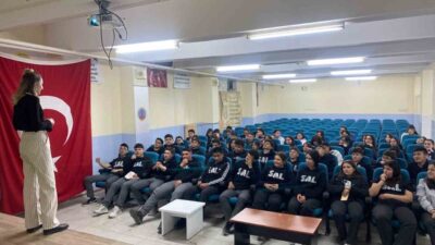Manisa’nın Selendi ilçesinde dört lisede yaklaşık 350 öğrenciye yönelik düzenlenen