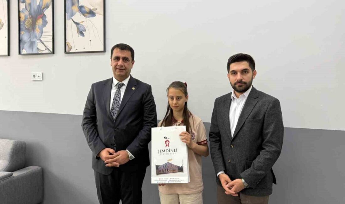 Hakkari’nin Şemdinli ilçesinde eğitim gören Asmin Akbaş, bursluluk sınavında tüm