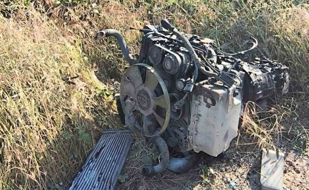 Bursa’da seyir halindeki servis minibüsünün lastiğinin patlaması sonucu kontrolden çıkan