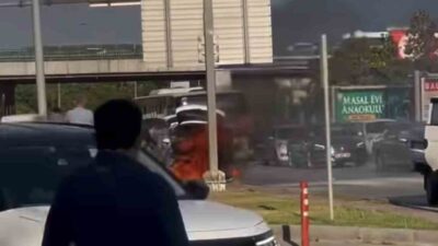 Bursa’da seyir halindeyken alev alan otomobil, kısa sürede alev topuna