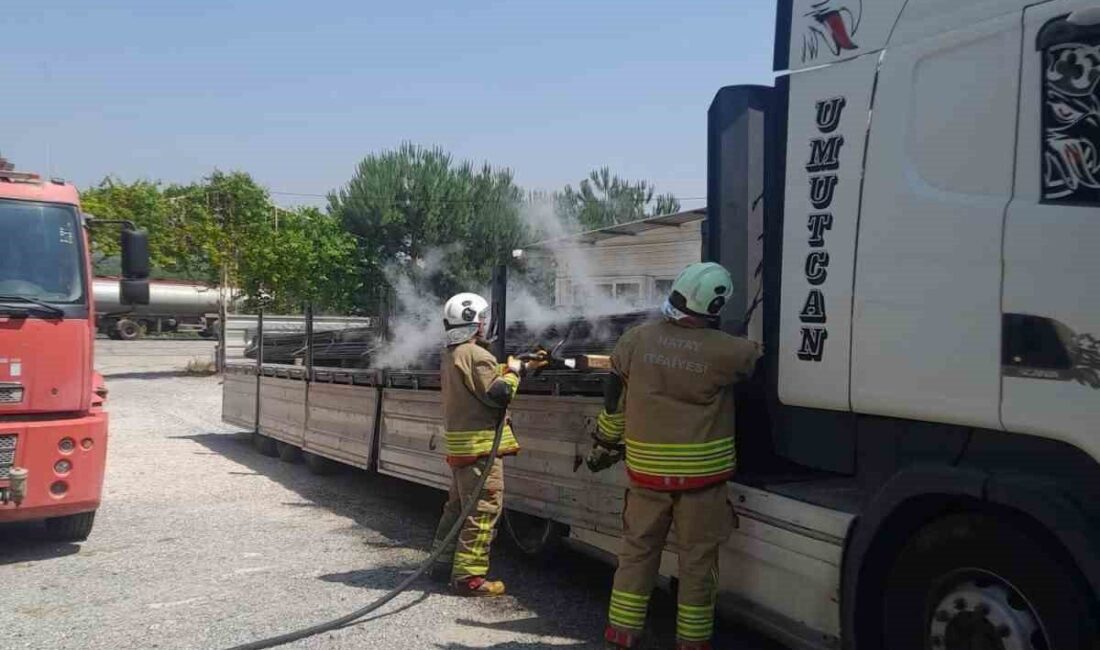 Hatay’da park halindeyken dorsesindeki sıcak demir alev alan tırda çıkan