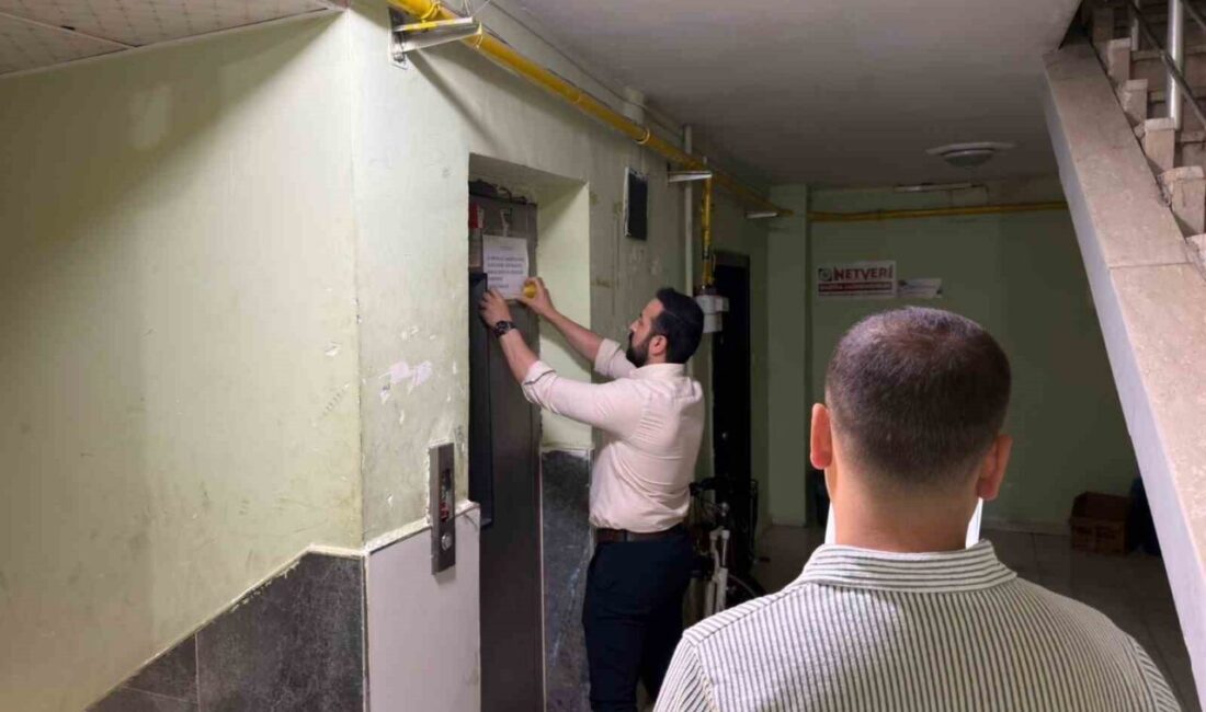 Siirt Belediyesi tarafından kent genelinde gerçekleştirilen asansör denetimlerinde kontrol edilen