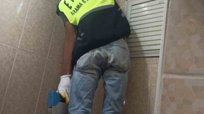 Siirt’in Eruh ilçesinde lavabo borusuna sıkışan yavru kedi, ihbar üzerine