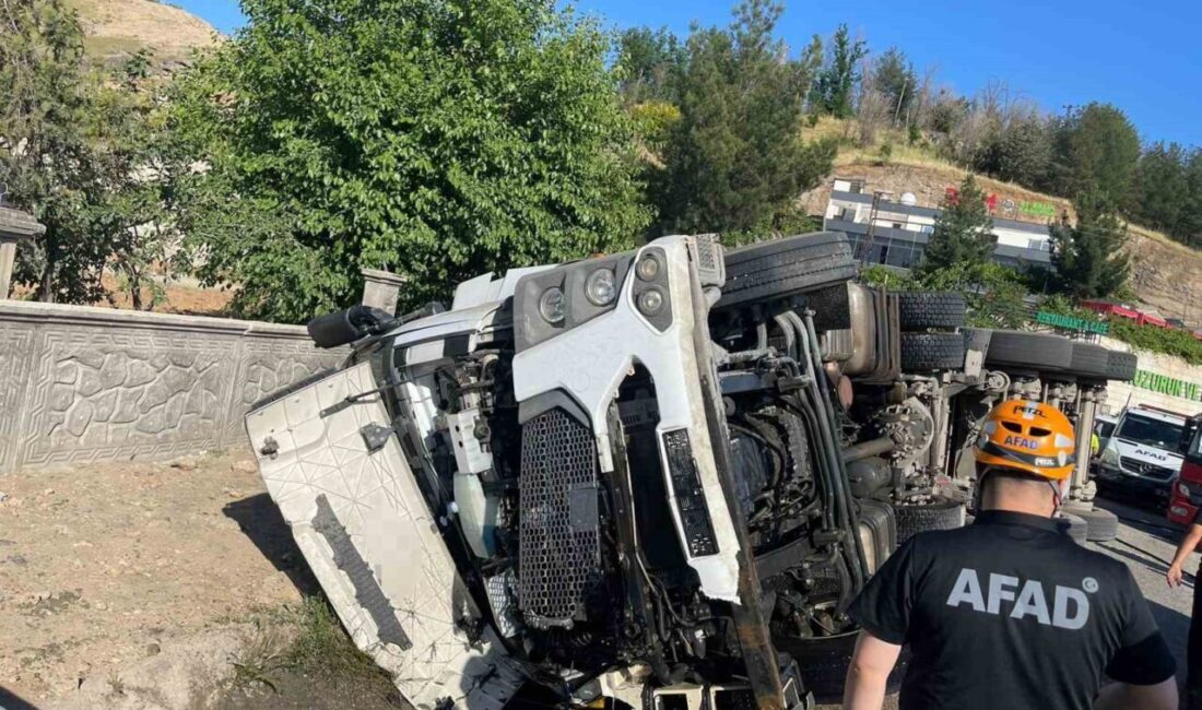 Siirt’te tır ile otomobilin çarpışması sonucu meydana gelen trafik kazasında