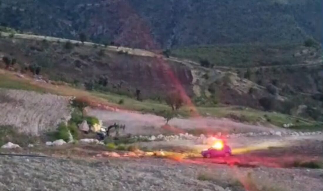 Siirt’in Pervari ilçesinde, babasının kullandığı iş makinesinin altında kalan 3
