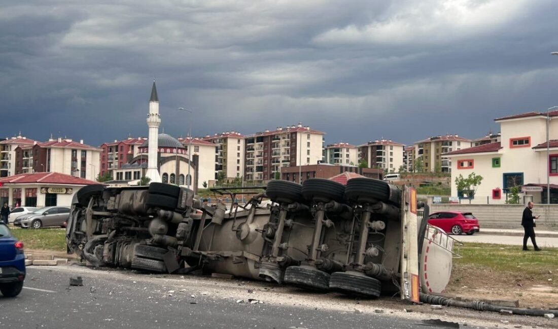 Elazığ’da silobas tır ile otomobilin çarpışması sonucu meydana gelen trafik