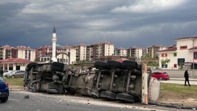 Elazığ’da silobas tır ile otomobilin çarpışması sonucu meydana gelen trafik