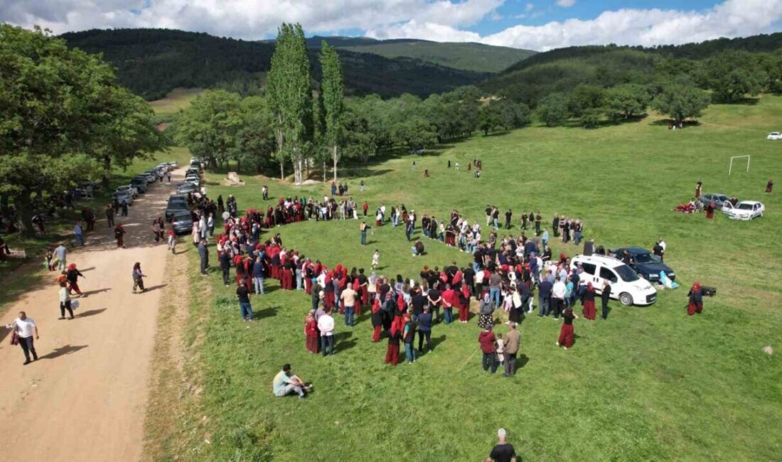 Balıkesir’in Sındırgı ilçesine bağlı Düğüncüler Kırsal Mahallesi’nde düzenlenen yayla etkinliği,
