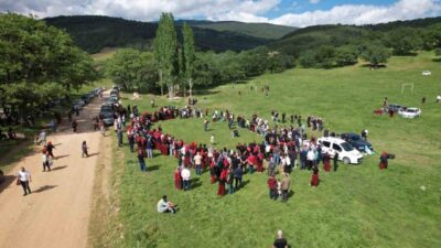 Balıkesir’in Sındırgı ilçesine bağlı Düğüncüler Kırsal Mahallesi’nde düzenlenen yayla etkinliği,