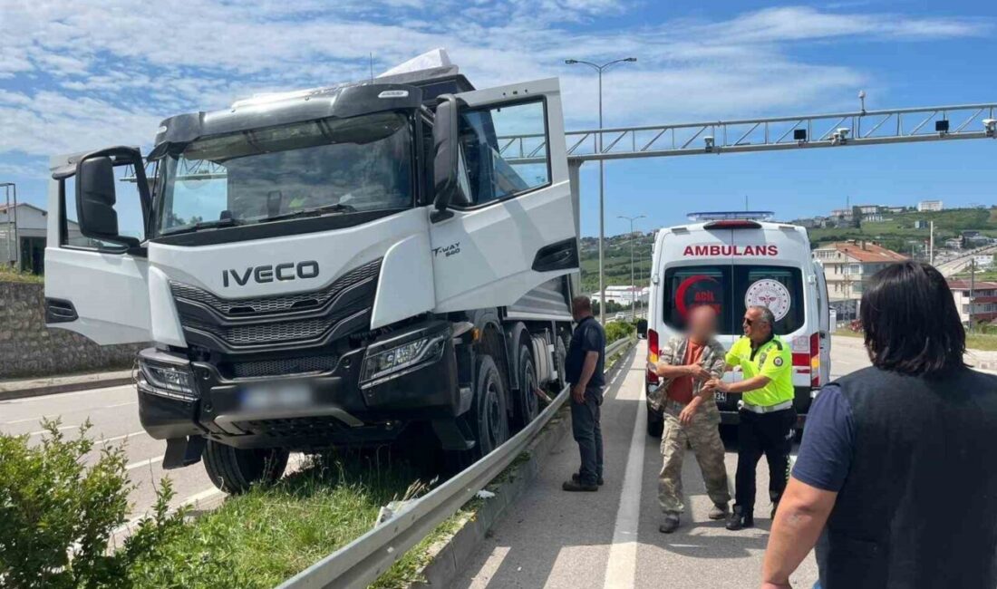 Sinop’ta seyir halindeyken direksiyon başında fenalaşan kamyon sürücüsünün kontrolünden çıkan