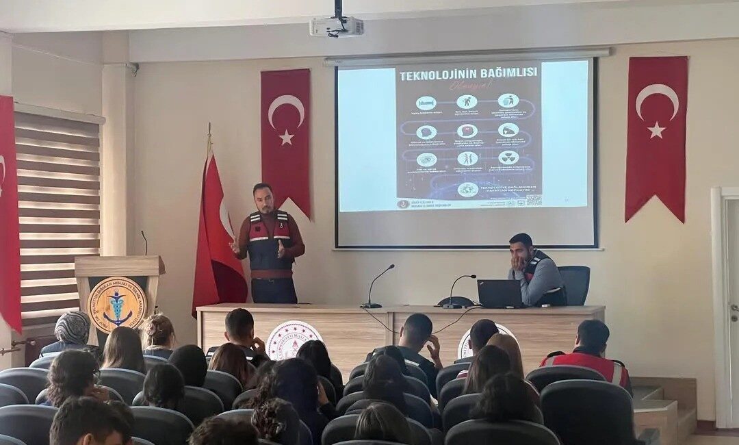 Sinop’ta, öğrencilerin dijital dünyayı daha bilinçli ve güvenli kullanmalarını sağlamak