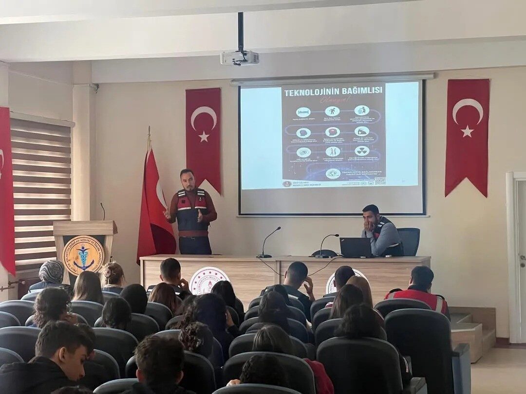 Sinop’ta, öğrencilerin dijital dünyayı daha bilinçli ve güvenli kullanmalarını sağlamak