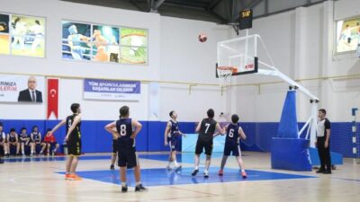 Sivas’ta düzenlenen Okul Sporları Gençler B Basketbol İl Birinciliği müsabakalarında
