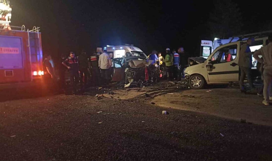 Sivas’ın Gürün ilçesi Konakpınar mevkisinde iki aracın kafa kafaya çarpıştığı