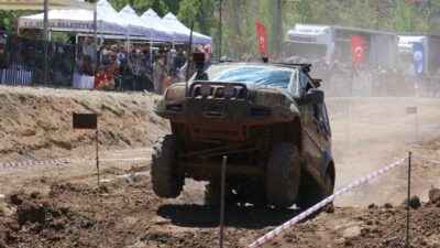 Sivas Belediyesi’nin öncülüğünde düzenlenen Off Road Oyunları, adrenalin dolu anlara
