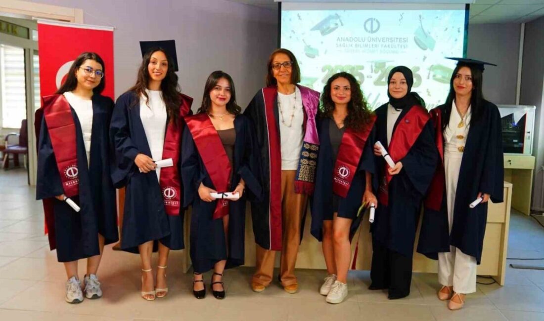 Anadolu Üniversitesi Sağlık Bilimleri Fakültesi (SBF) Sosyal Hizmet Bölümü öğrencileri,