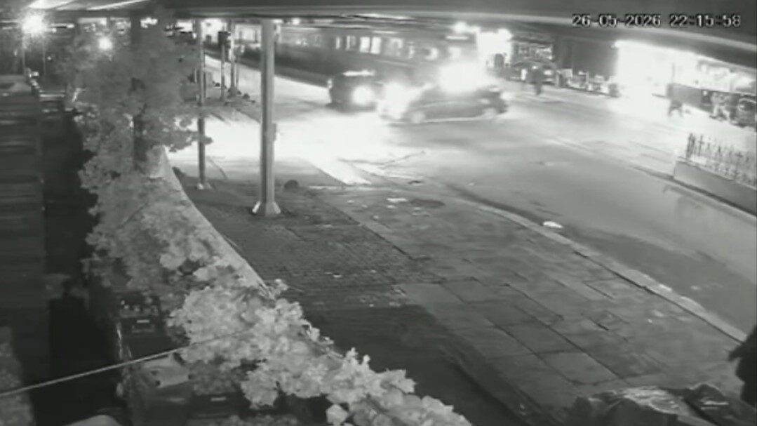 Sultangazi’de meydana gelen iki ayrı trafik kazasında 3 kişi yaralandı.