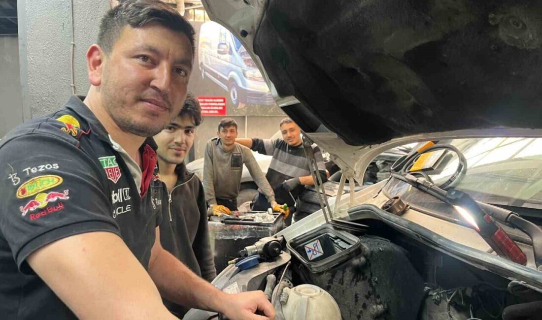 Hava sıcaklıklarının yükselmesiyle birlikte Kütahya’daki oto tamir ustaları, araç sahiplerini